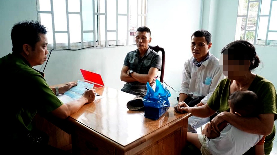 Tai xe xe cong nghe tra lai 360 trieu dong cho nguoi bi roi anh 1