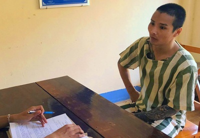 Bắt 'ngáo đá' chém công an ảnh 1 Bat 'ngao da' chem cong an anh 1