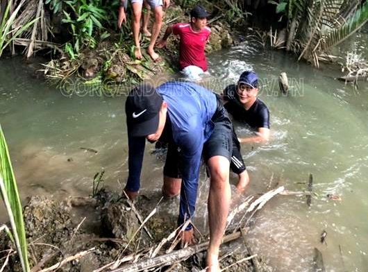 Trinh sát ngâm mình dưới nước phá sòng tài xỉu ảnh 1 Trinh sat ngam minh duoi nuoc pha song tai xiu anh 1