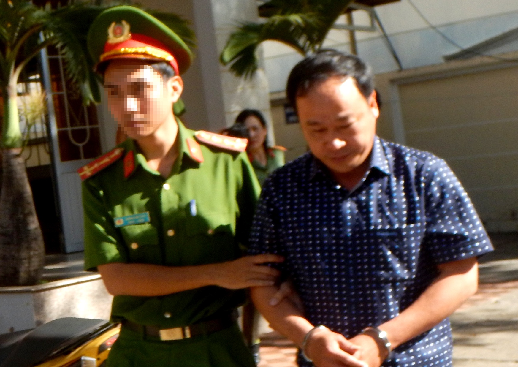 Nguyen Pho giam doc Van phong dang ky dat dai TP Phan Thiet bi bat hinh anh