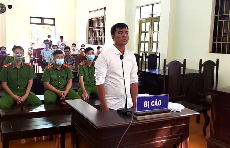 Thanh nien livestream noi xau lanh dao huyen linh 1 nam tu anh 1