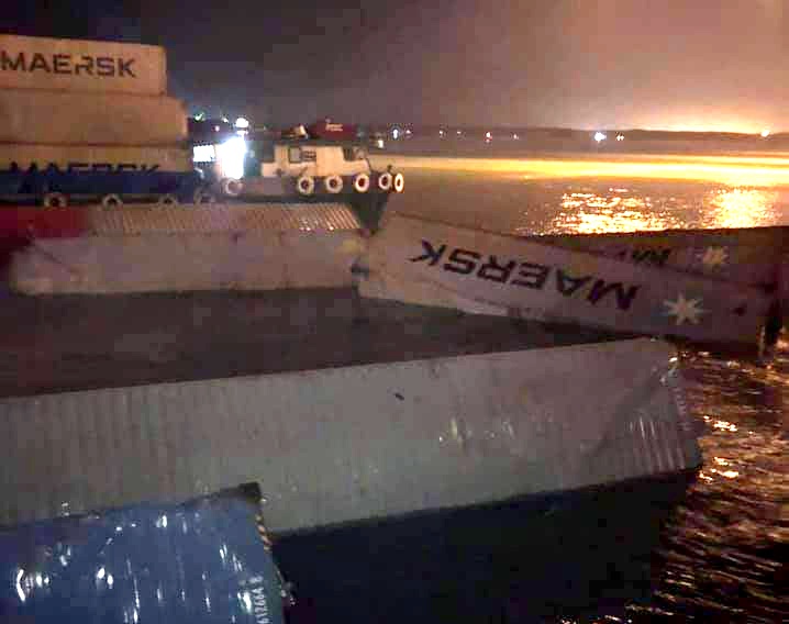 22 container roi xuong song Cai Mep hinh anh