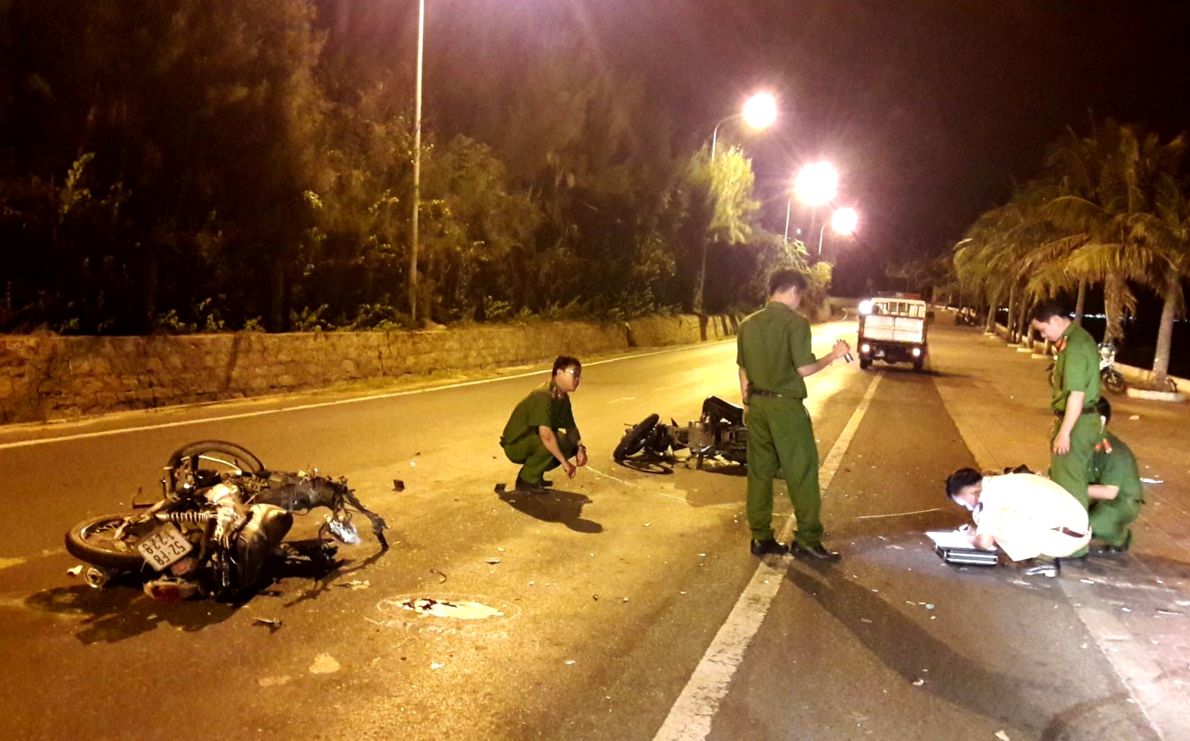 xe may doi dau lam 2 nguoi tu vong anh 1