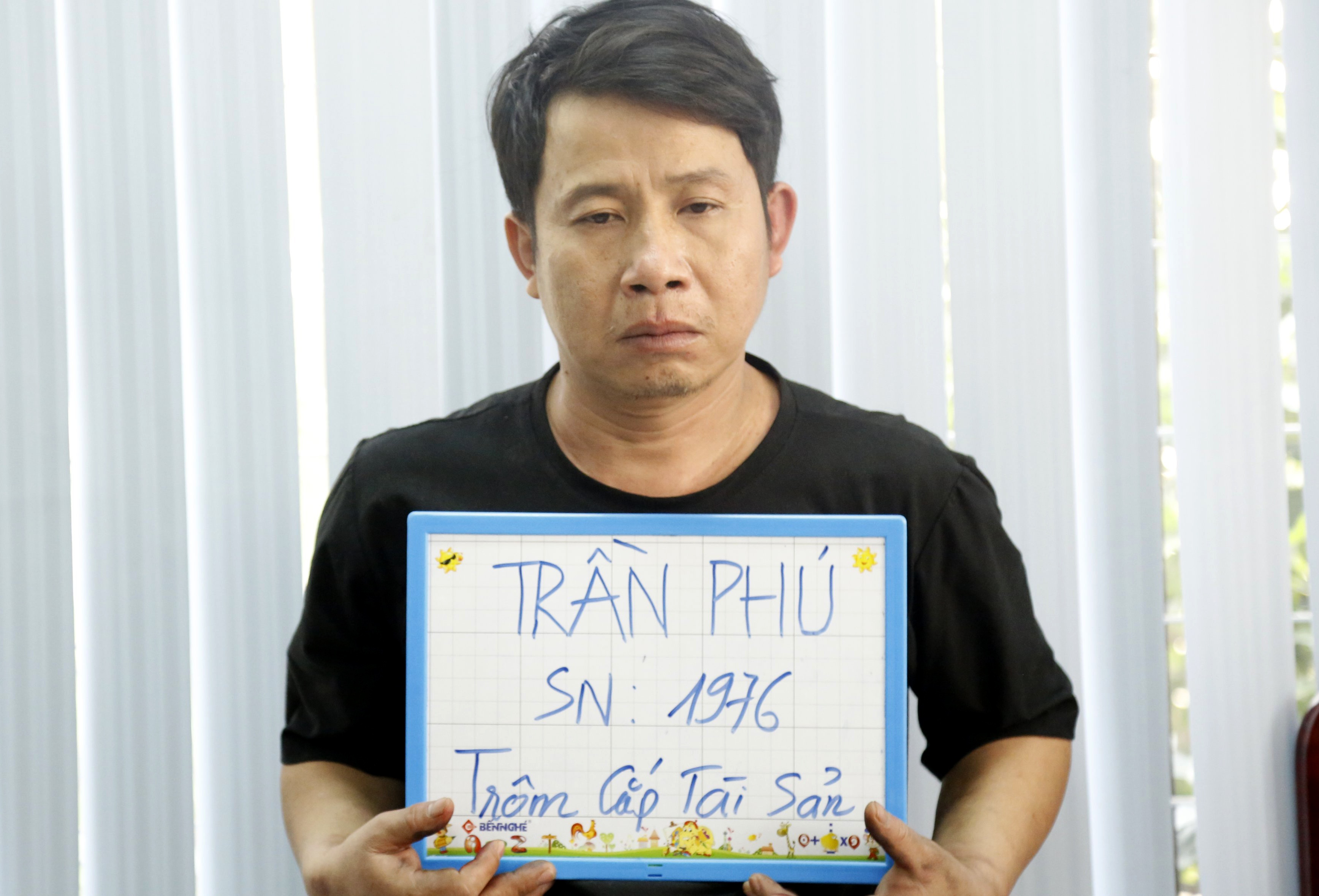 Lap bang trom lien tinh khi dang bi truy na hinh anh