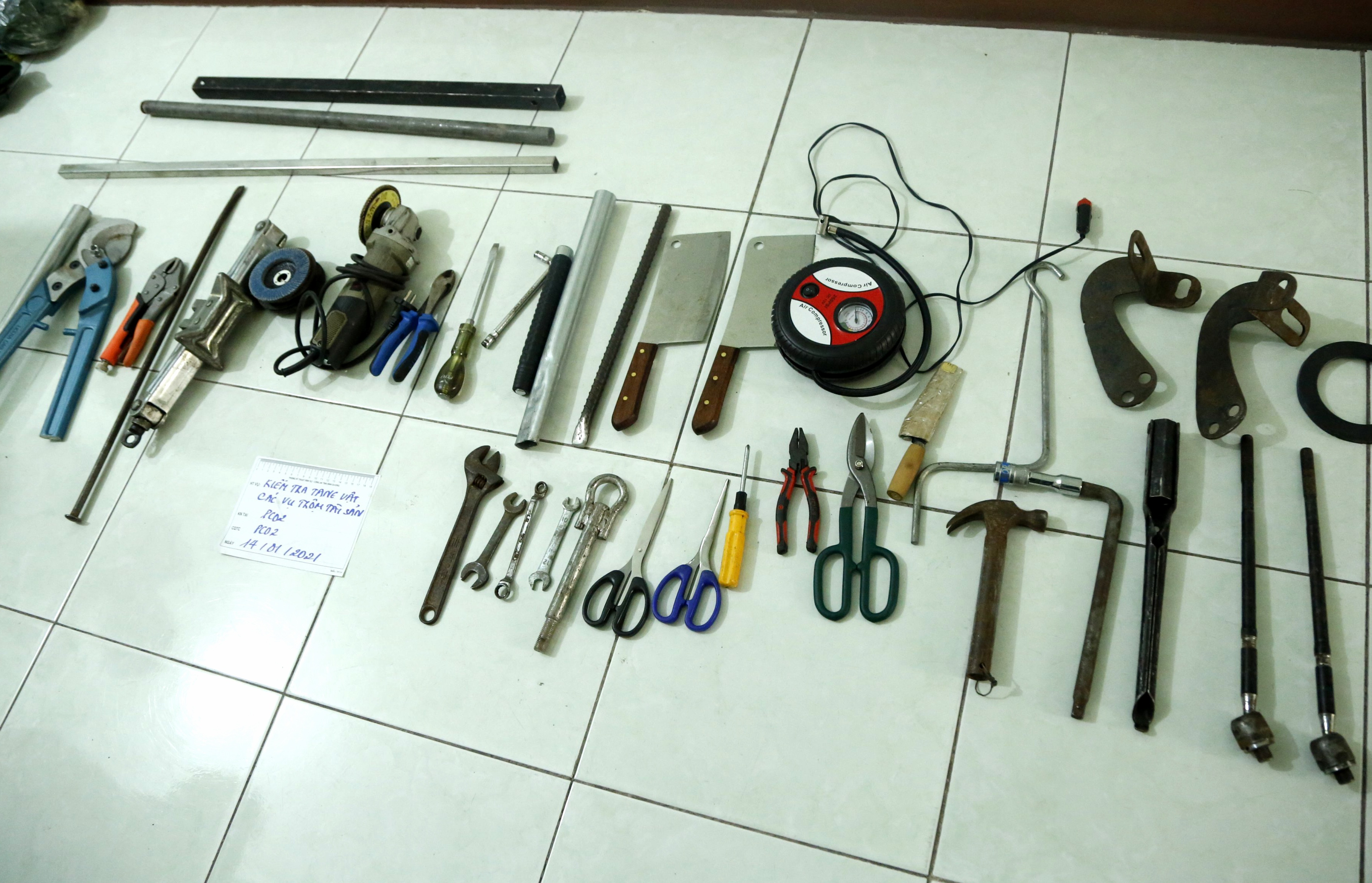 Dang bi truy na van lap bang trom lien tinh anh 2