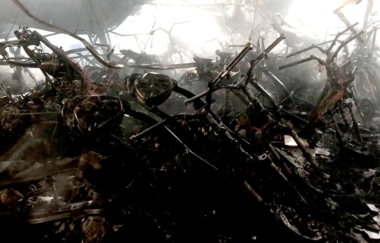 Chu dai ly gao khoc ben hang tram xe may bi chay rui hinh anh