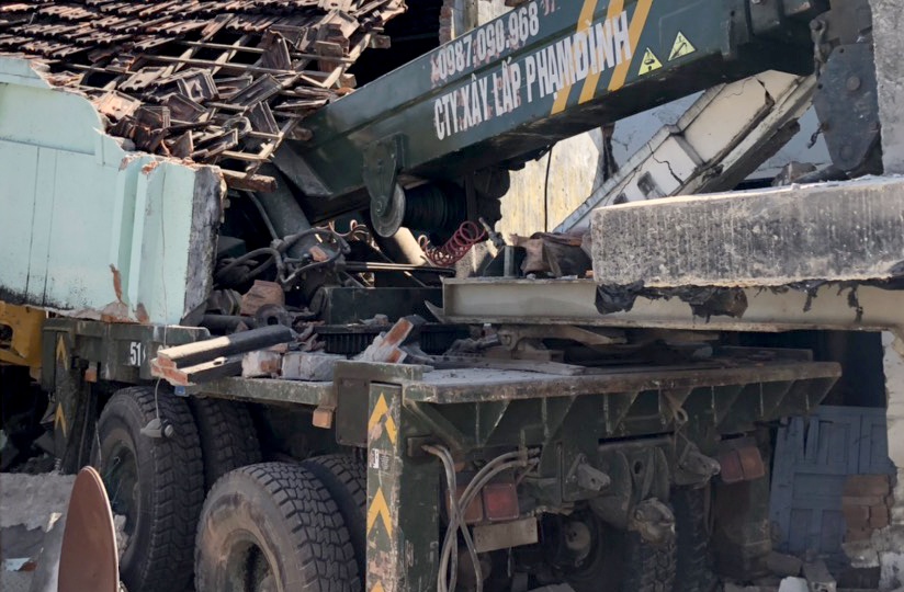 Xe cau tong sap 2 can nha hinh anh