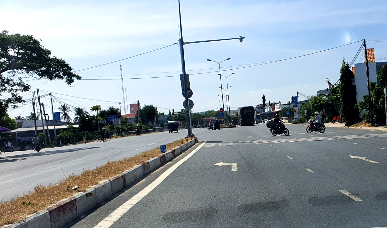 Vụ thi thể bị xe container kéo đi 60 km: Kỹ thuật hình sự vào cuộc ảnh 1 Vu thi the bi xe container keo di 60 km: Ky thuat hinh su vao cuoc anh 1