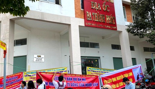 Giam doc va Pho giam doc Cong ty dia oc Ba Thanh Phat bi bat anh 1