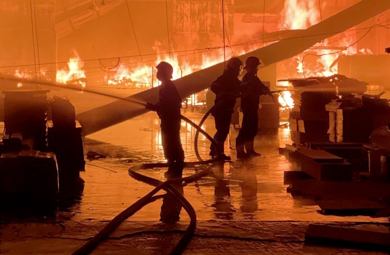 Cong ty go chay ngun ngut luc rang sang anh 1