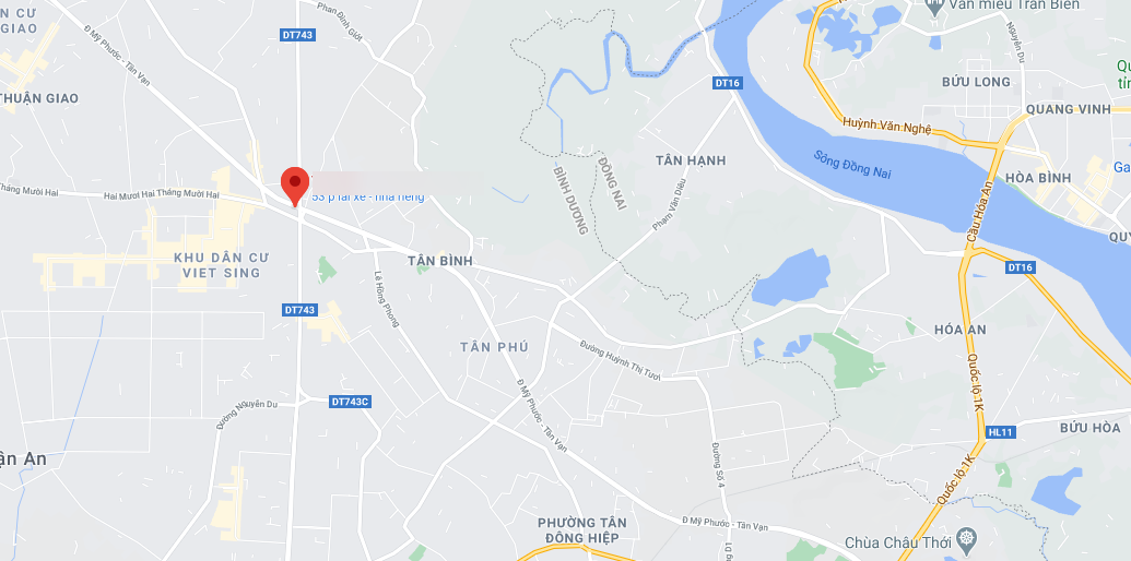 Nguoi dan di doi do dac ra xa kho phe lieu dang boc chay anh 2