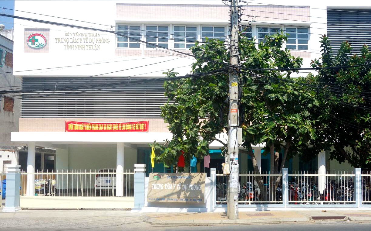 Tai xe bo tron khi cho xet nghiem am tinh voi Covid-19 anh 1