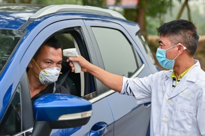 6 nguoi di cung benh nhan 1801 am tinh voi Covid-19 hinh anh