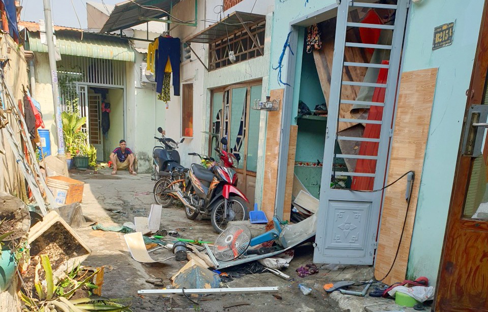 Chu nha bi hat vang sau tieng no lon hinh anh