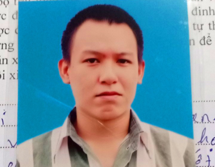 Pham nhan tron trai bi bat tren xe khach hinh anh