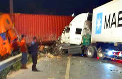 Quoc lo 1 ket xe nghiem trong sau tai nan lien hoan hinh anh