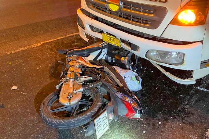 2 vu tai nan khien 2 nguoi thiet mang hinh anh