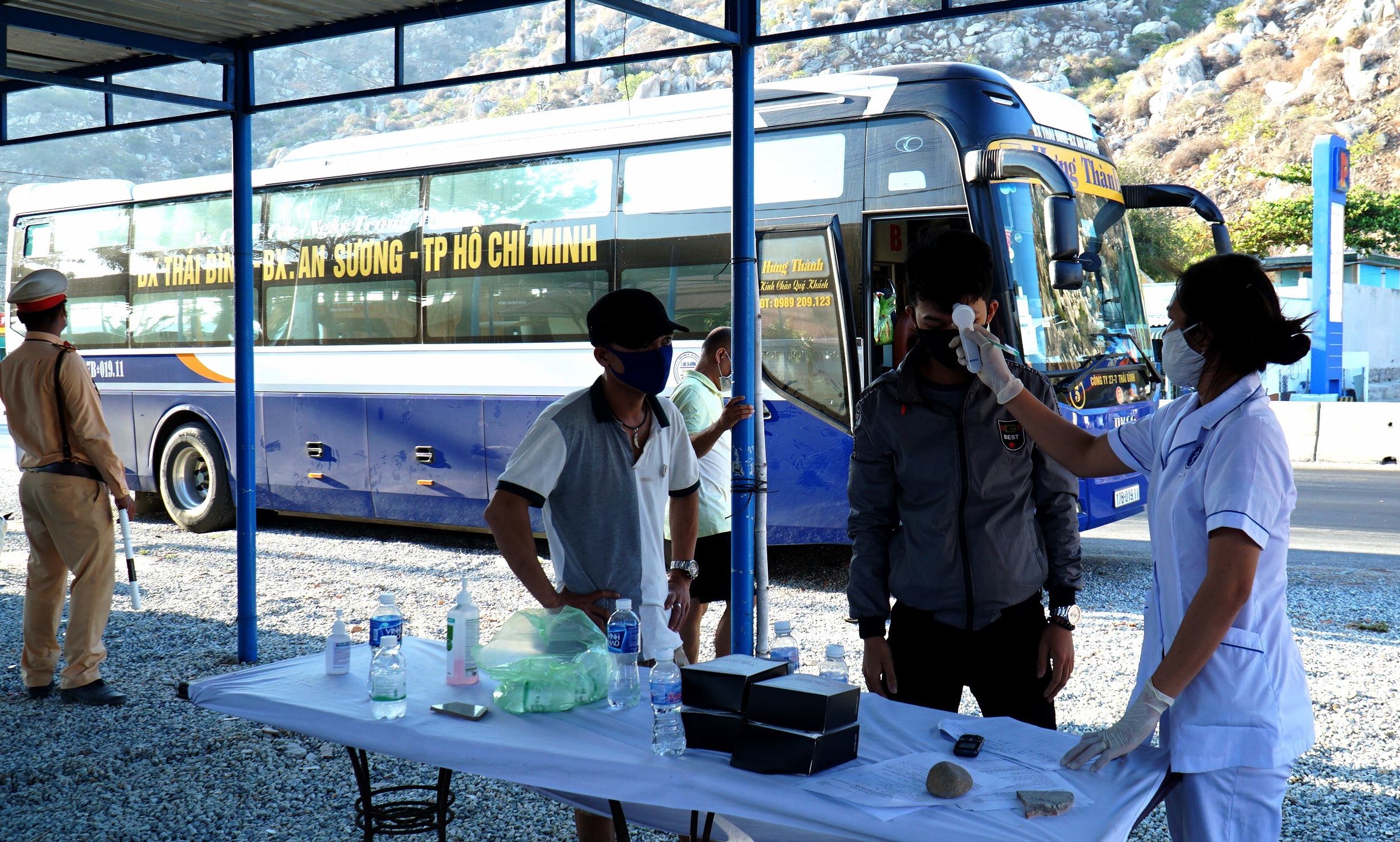 Ninh Thuan cach ly tap trung nhung nguoi ve tu Hai Duong anh 1