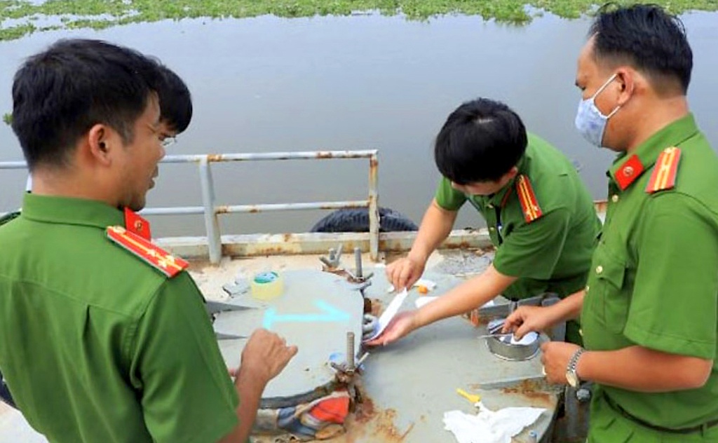 500 canh sat vay bat duong day xang gia hinh anh