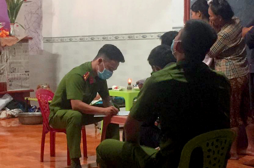 Xo xat trong tiec tat nien, mot nguoi bi dam chet hinh anh