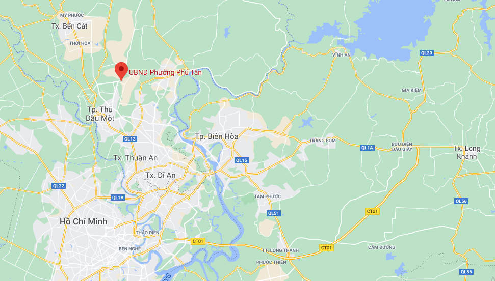 Hai chi em duoi nuoc ngay mung 6 Tet anh 2