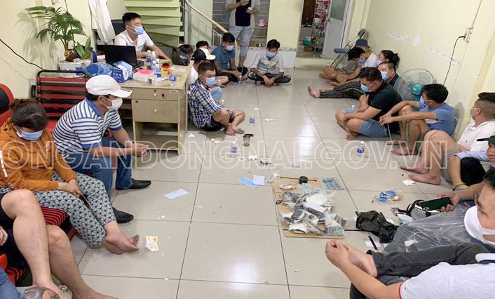 Triệt xóa sòng bạc ngày mùng 5 Tết ảnh 1 Triet xoa song bac ngay mung 5 Tet anh 1