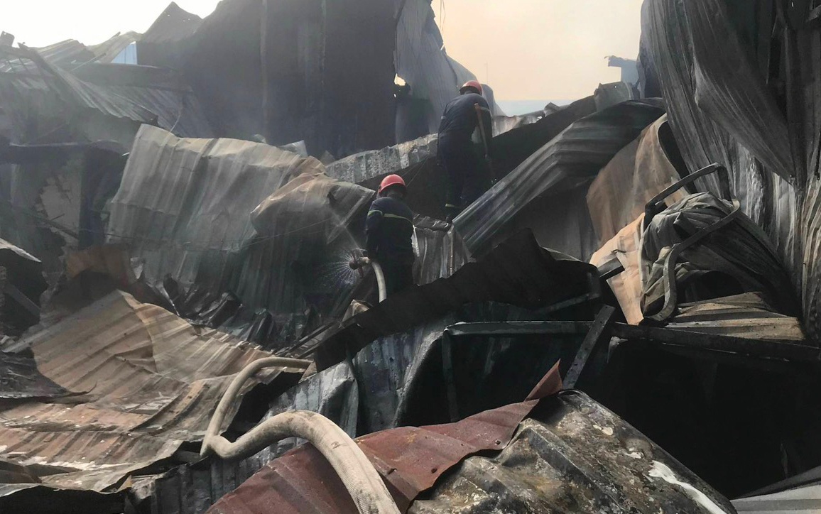 Chay kho chua nem va tiem ban do go o Binh Duong hinh anh