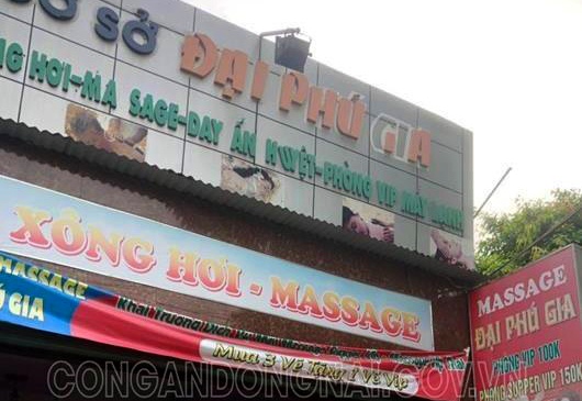 Nu nhan vien quan massage khoa than kich duc cho khach anh 1