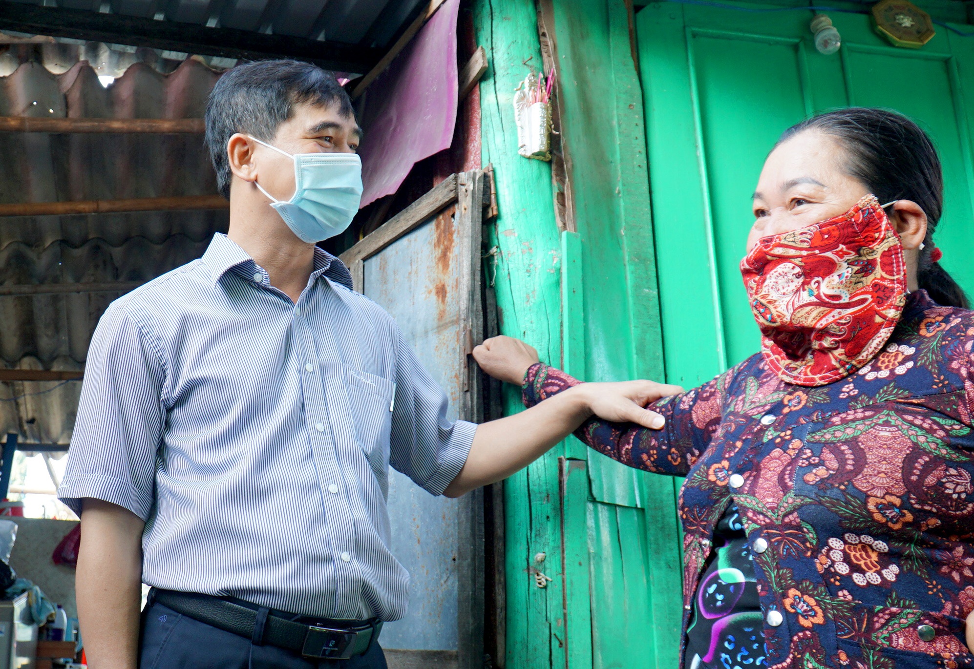 Bi thu Binh Thuan: 'Khong de nguoi dan tiep tuc song tren nha cho' hinh anh