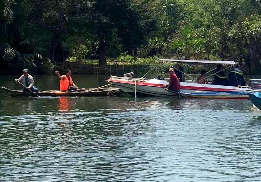 Mot thanh nien thiet mang tren song Ong Keo hinh anh