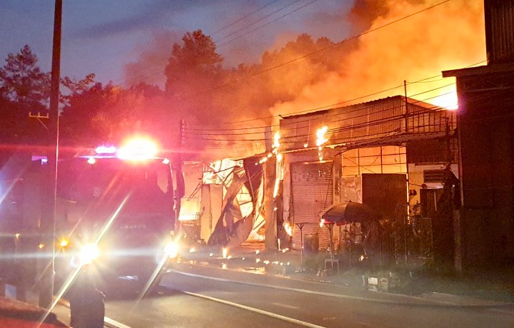 Chay 5 ki-ot va mot can nha o Binh Duong hinh anh