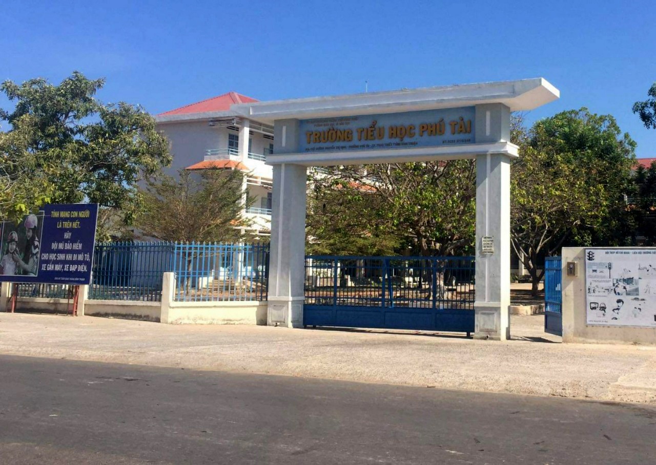 Nu giao vien roi lau sau khi lam viec voi phu huynh hinh anh