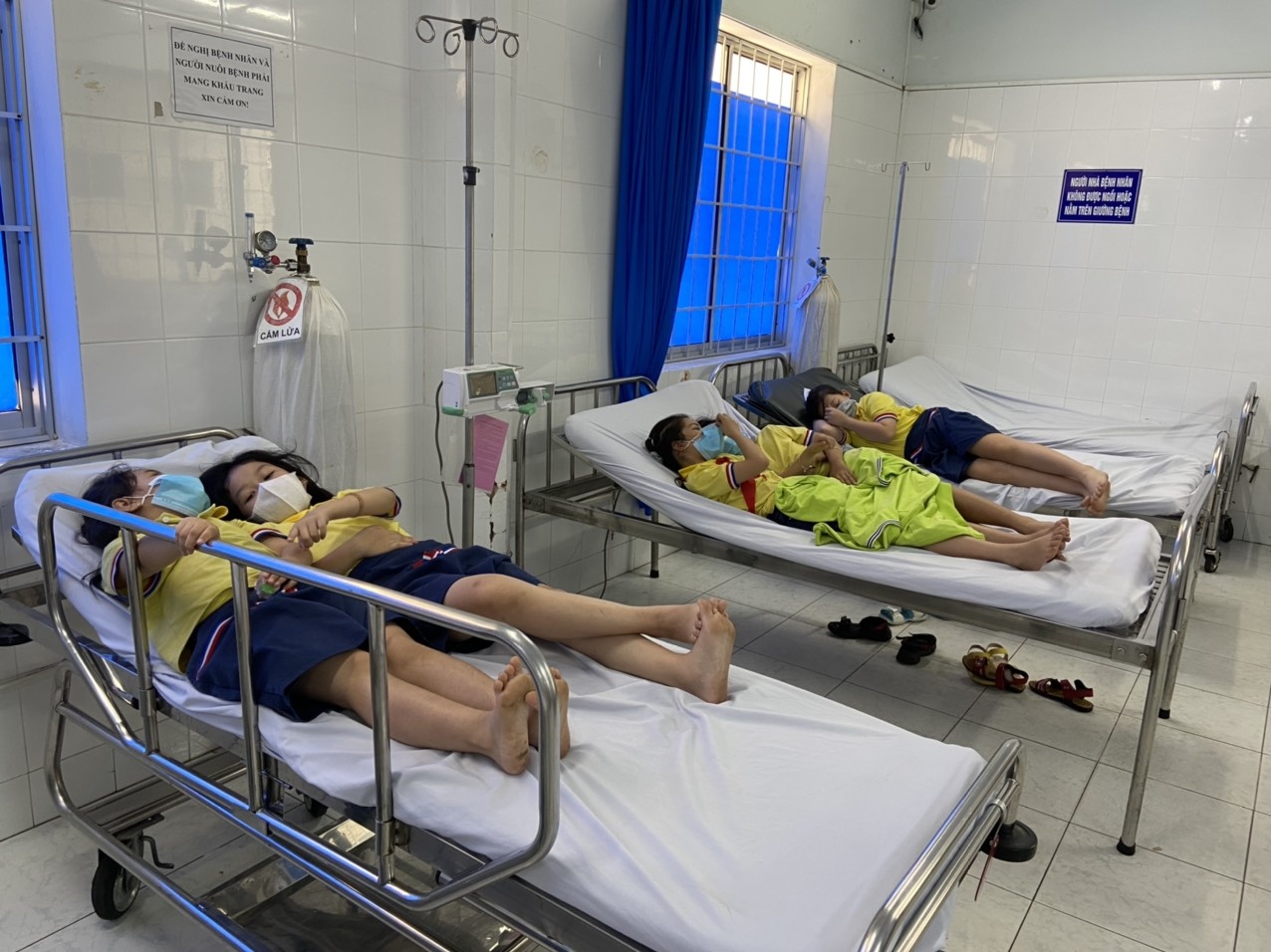 40 học sinh phải cấp cứu do ngộ độc thực phẩm ảnh 1 40 hoc sinh phai cap cuu do ngo doc thuc pham anh 1