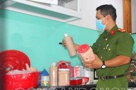 Phat hien co so lam gia hang nghin my pham o Dong Nai hinh anh