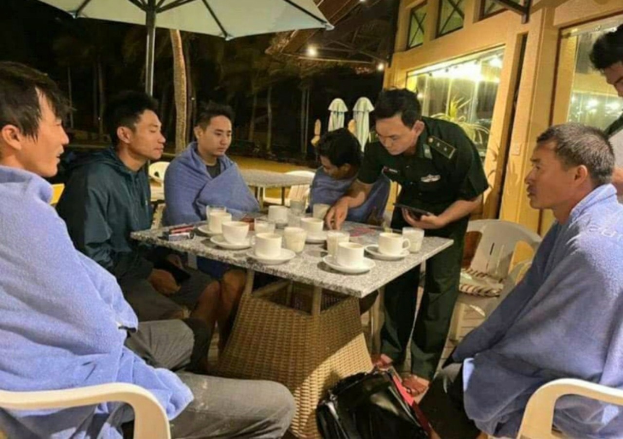 tau cho bui than chim tren bien mui ne anh 1