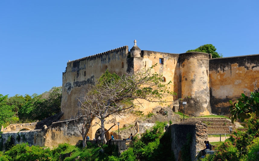 Mombasa, Kenya: mùi của đất nung phơi nắng, vật liệu được dùng để xây dựng các ngôi nhà và tượng đài, tỏa khắp thành phố này, nhất là vào mùa hè khi mưa xuống. Ảnh: Angus McComiskey /Alamy