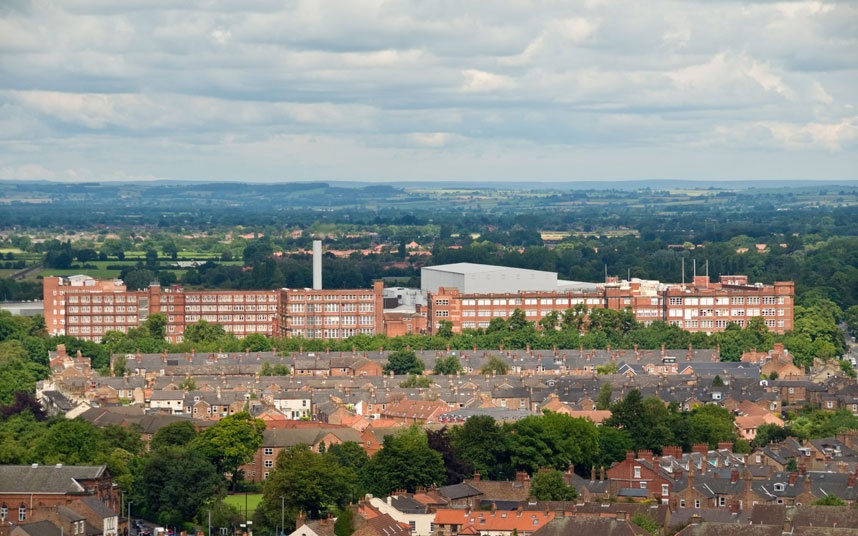 York, England: Nhà máy Nestle Rowntree nằm cách trung tâm thành phố York có vài cây số. Do đó khi gió thổi đúng hướng, mùi sô-cô-la ngọt ngào sẽ bao trùm thành phố.  Ảnh: John Woodworth /Alamy