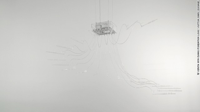 Nghệ sĩ tạo hình Cerith Wyn Evans cũng đóng góp một tác phẩm sắp đặt. Ảnh: CNN