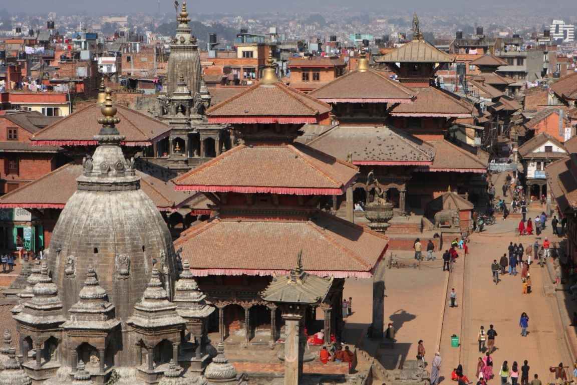 4. Kathmandu, Nepal (khoảng 18,05USD/ngày): Thủ đô của Nepal là một trong những thành phố mà du khách chỉ tạt qua trên đường đi đâu đó, như Pokhara hay các điểm leo núi khác. Nhưng đây là một nơi thú vị và lạ lùng, đáng để bạn ở lại vài ngày. Khu dân du lịch bụi hay ở là Thamel với rất nhiều khách sạn, nhà hàng và quán rượu giá rẻ. Ảnh: Tengasepresente.blogspot.com