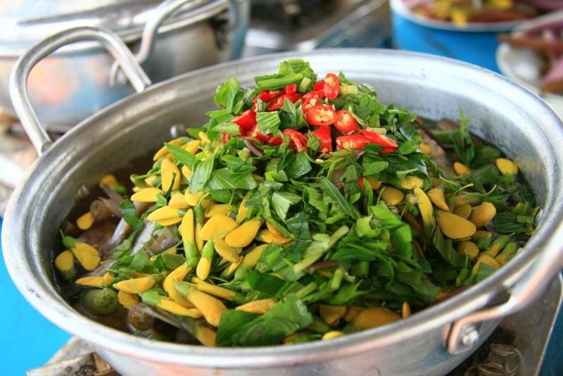 Lẩu cá linh bông điên điển. Ảnh: Thegioivanhoa.com.vn