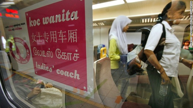 7. Kuala Lumpur, Malaysia: Đây là một trong nhiều thành phố giờ đã có khu vực rành riêng cho phụ nữ trên phương tiện công cộng. Ảnh: CNN.com