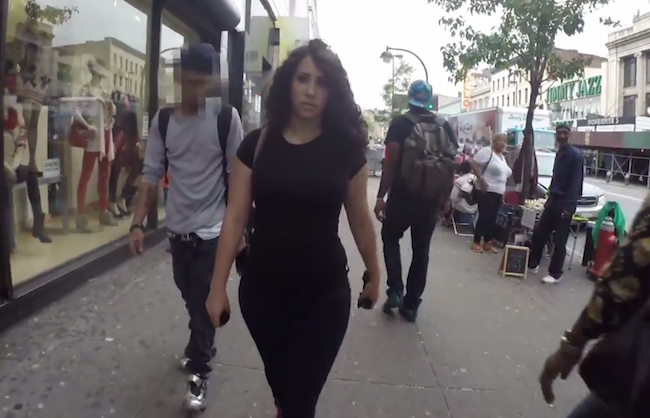 Co gai bi mat quay canh bi quay roi o New York hinh anh