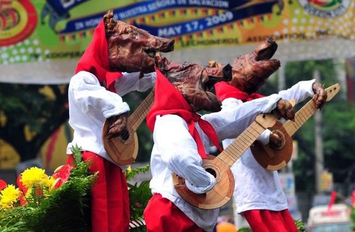 Món ăn có tên gọi Lechon từ xa xưa đã là món ăn sở trường của cư dân thành phố Quezon, Philippines, một đất nước có nhiều phong tục, tập quán đặc sắc, kỳ lạ. Không chỉ yêu thích món ngon này, người dân còn dành cho những chú lợn quay một tình cảm đặc biệt.