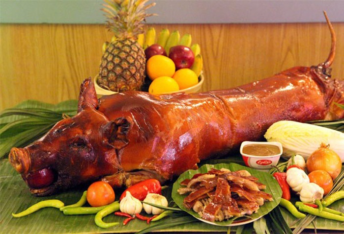 Sau quy trình tẩm ướp, lợn được nướng trên hố than đỏ rực. Thời gian làm chín chú lợn kéo dài nhiều giờ. Lửa được duy trì cháy đều, nhỏ. Khi lớp da bên ngoài giòn tan như vầng cháy, vàng ruộm và thịt bên trong chín mềm, thì quy trình nướng lợn hoàn thiện.