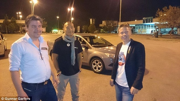 Cả nhóm kết hợp thuê xe và đặt vé máy bay để hoàn tất chuyến đi sau khi khởi hành từ Hi Lạp . Ảnh: Dailymail