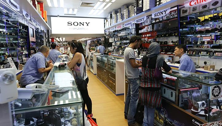 Cong dong Singapore quyen tien cho du khach Viet bi lua hinh anh