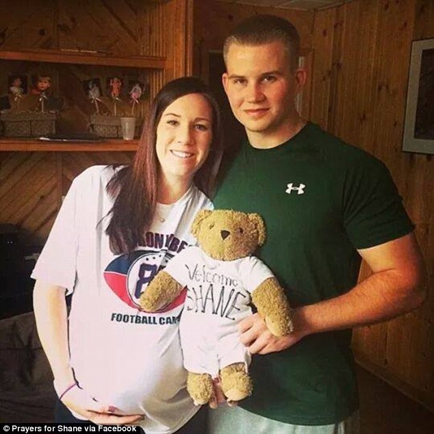 Jenna Gassew và Dan Haley (Upper Darby, Pennsylvania) vô cùng đau lòng khi vào tuần mang thai thứ 13 của Jenna, bác sĩ chẩn đoán con họ bị mắc bệnh thiếu não, tức là thiếu một phần não bộ và xương sọ. Thường thai nhi sẽ chỉ sống được khoảng 2-3 giờ, nhiều nhất là 2-3 ngày sau khi ra đời.