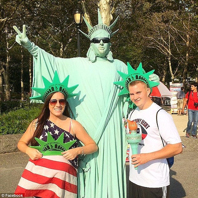 Cặp đôi đã chia sẻ cuộc sống ngắn ngủi của Shane với mọi người. Họ đã ghi lại mọi chuyến đi dành cho Shane trên trang “Prayers For Shane”, nơi mọi người chia sẻ những lời động viên và cầu chúc cho Shane. 