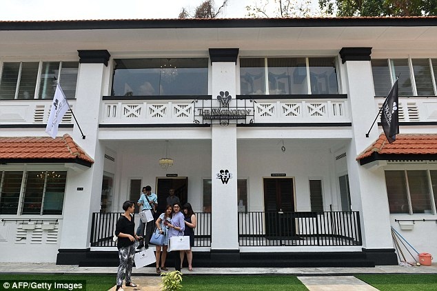 Một spa sang trọng với dịch vụ mát xa và làm mặt, bữa ăn thượng hạng và phòng ngủ có những chiếc giường thoải mái nhất mà tiền có thể mua được... là những dịch vụ thường thấy tại các khách sạn 5 sao. Tại Wagington, những vị khách VIP được tận hưởng các dịch vụ xa xỉ này là là những thú cưng. Khách sạn hạng sang dành cho chó mèo vừa được khai trương hôm Thứ Ba ở Singapore với hi vọng sẽ là nơi các vị khách giàu có gửi thú cưng của mình.