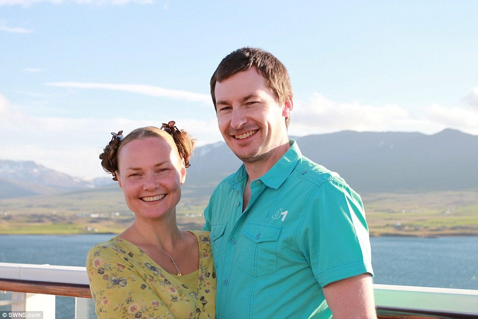 Matthew hi vọng Tania sẽ có thể đi cùng anh sau khi con gái họ đủ lớn. Tania cho biết: “Chúng tôi là những người độc lập. Tôi biết Matthew rất thích quan sát thời tiết và chụp ảnh, do đó việc kết hợp cả hai cũng hợp lí. 